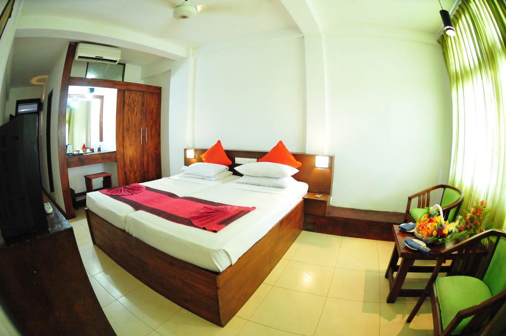 Hotel Lanka Super Corals Хіккадува Номер фото