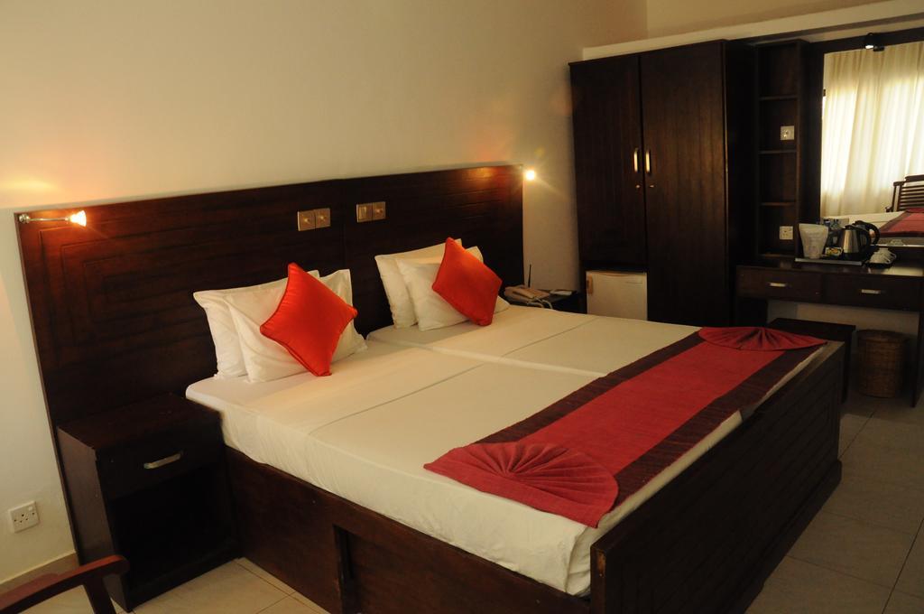 Hotel Lanka Super Corals Хіккадува Номер фото