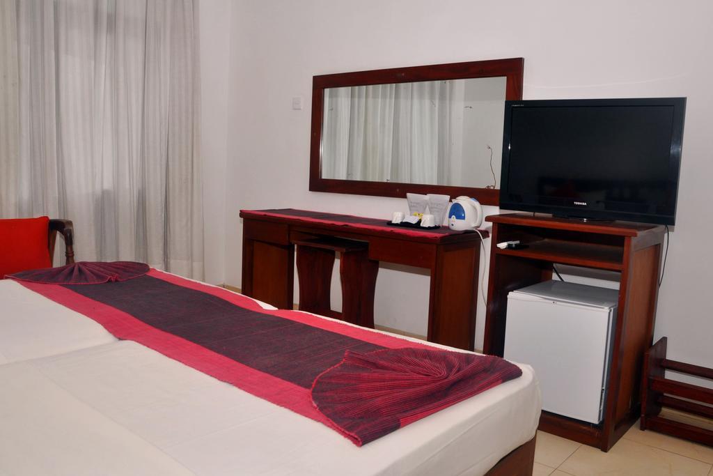 Hotel Lanka Super Corals Хіккадува Екстер'єр фото