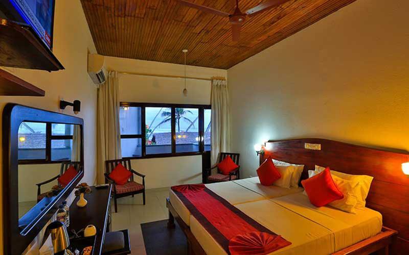 Hotel Lanka Super Corals Хіккадува Екстер'єр фото
